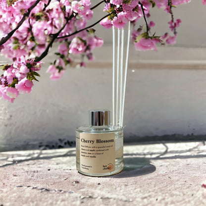 Reed Diffuser „Cherry Blossom" | Kirsche & Jasmin | Raumduft Handgemacht - GlowHaus